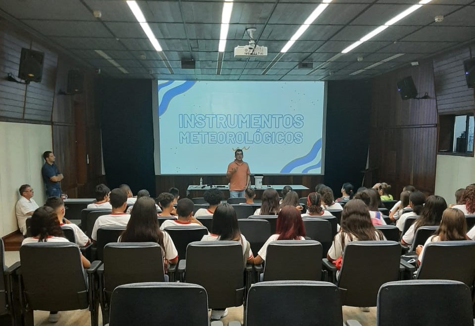 Visita da E.M.E.F Benedito Lúcio Thomaz de Potim-SP no Inpe de Cachoeira Paulista-SP