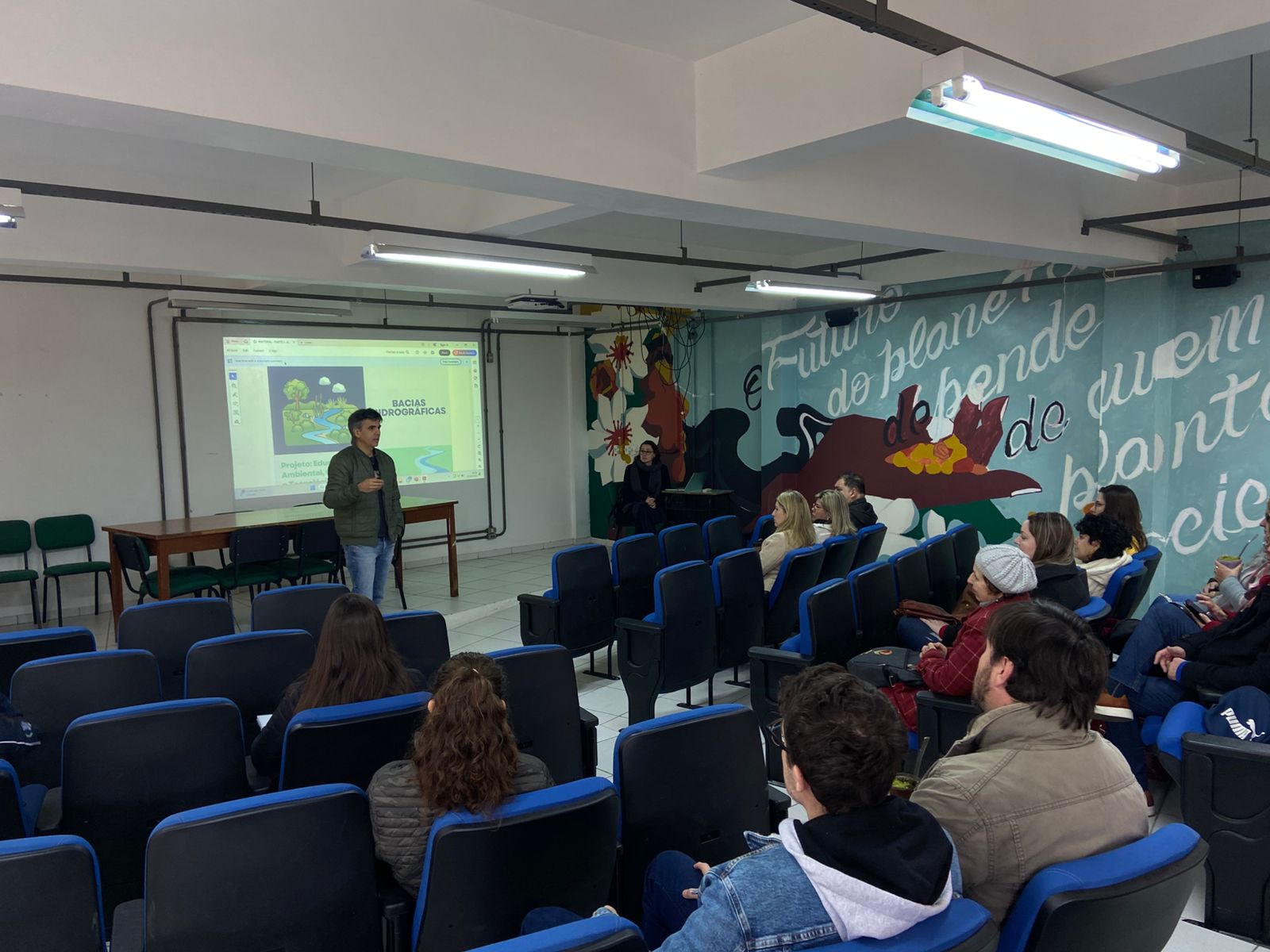 Professores da Escola Alfredo Lenhardt, em Itaara no Rio Grande do Sul, participaram do primeiro encontro do projeto de Educação Ambiental, Científica e Tecnológica.