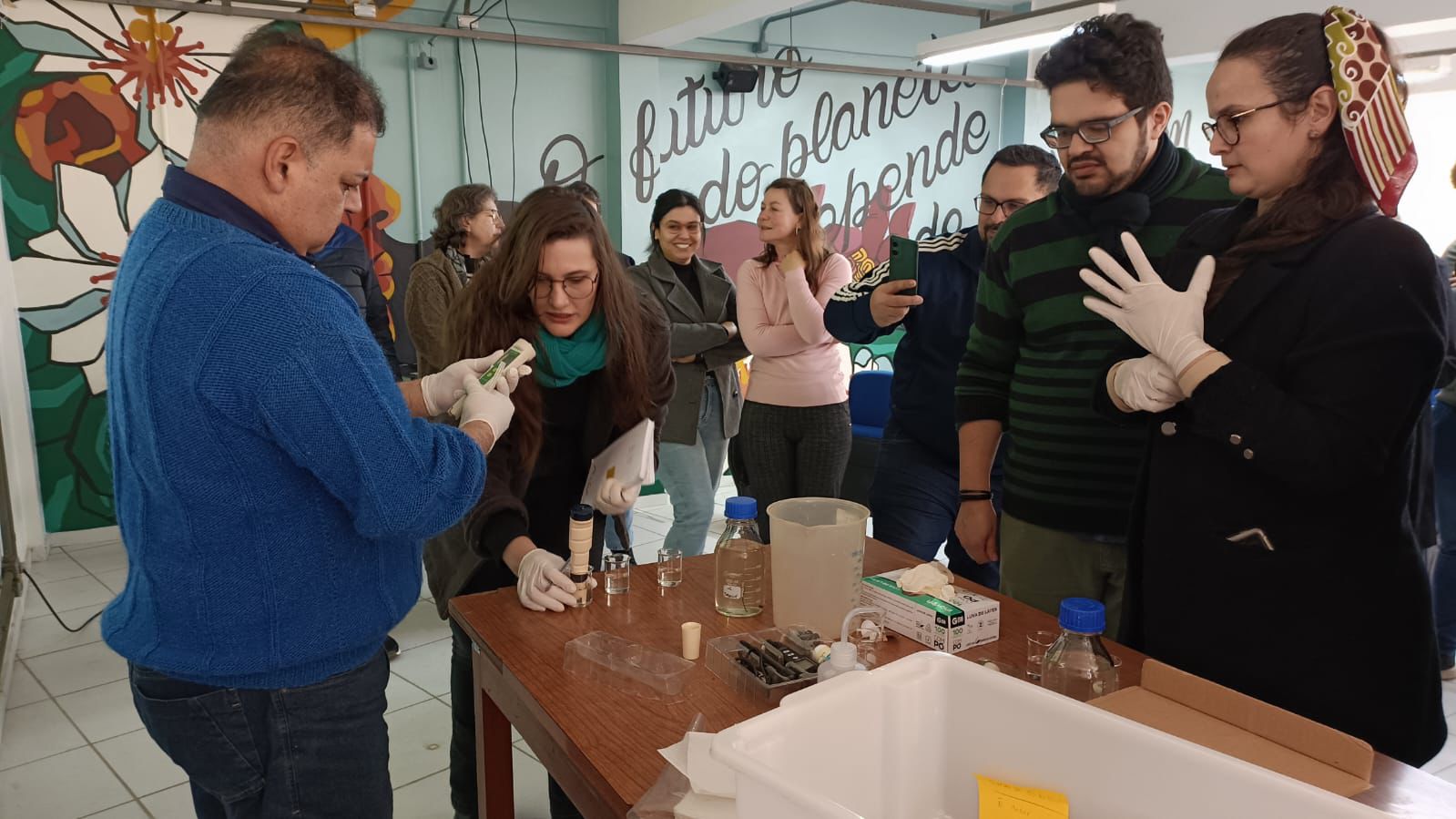 Aula Prática de análise da qualidade da água em Itaara no Rio Grande do Sul