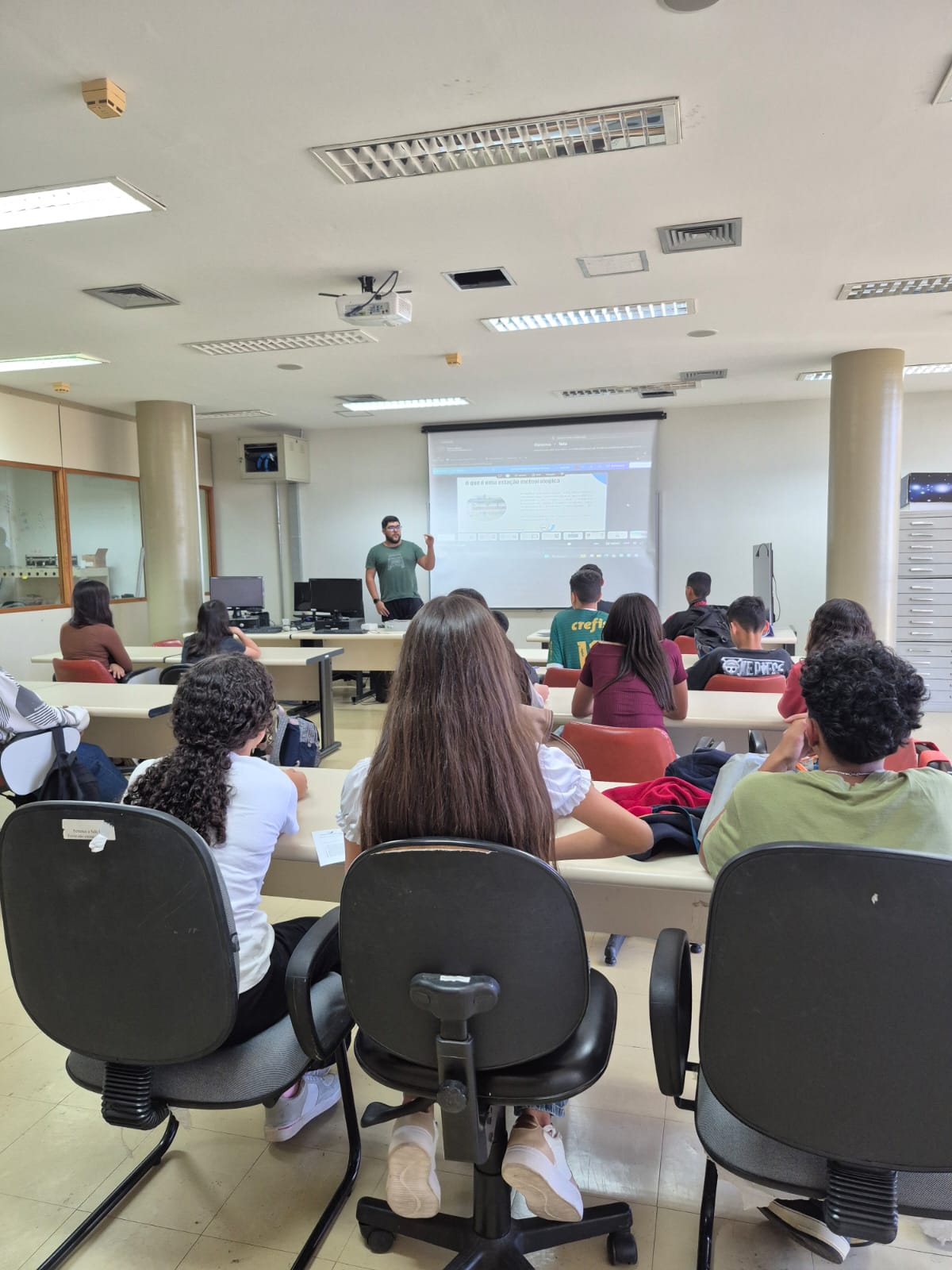 Visita ao  Laboratorio de Instrumentação meteorológica e científica do CPTEC – INPE, Cachoeira Paulista