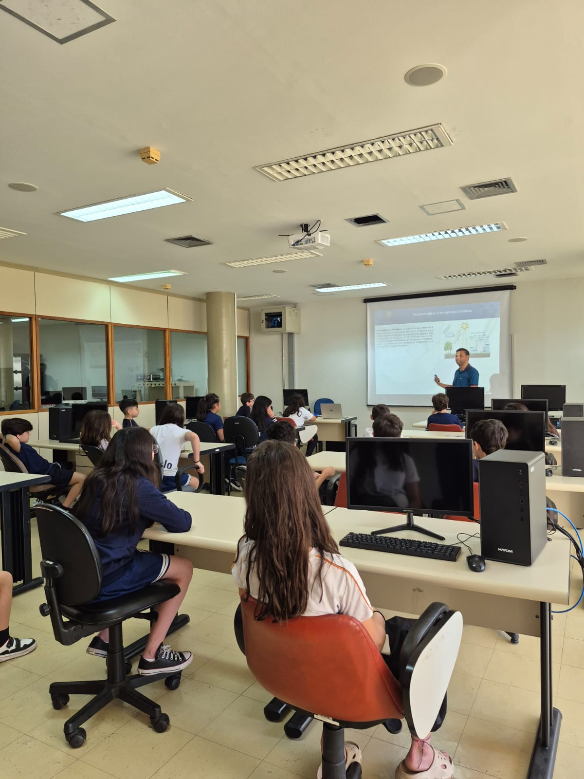 Visita dos alunos do 4°ano do colégio Fênix da cidade de Guaratinguetá-SP