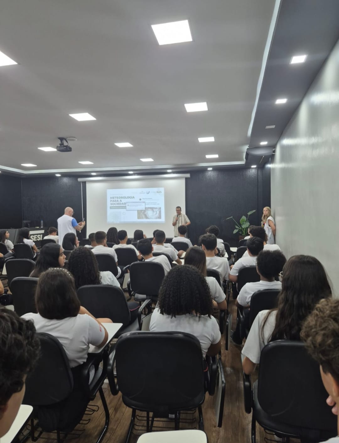 Encontro Científica no Sesi de Cruzeiro-SP